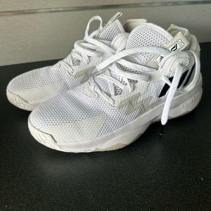 White Damian Lillard Adidas basketball shoes (Dame 8)